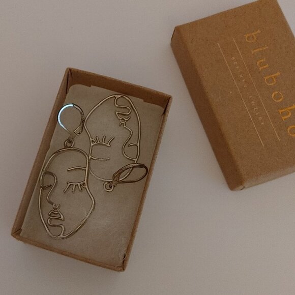 Abstract face dangle fashion earrings Picaso Esque Silver Tone BNIP - Picture 5 of 6